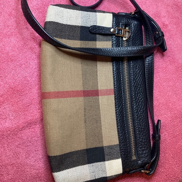 COPY - Authentic Burberry crossbody - Picture 1 of 4